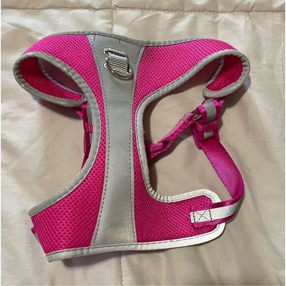 Bundle of four dog harnesses and a collar - Picture 2 of 7